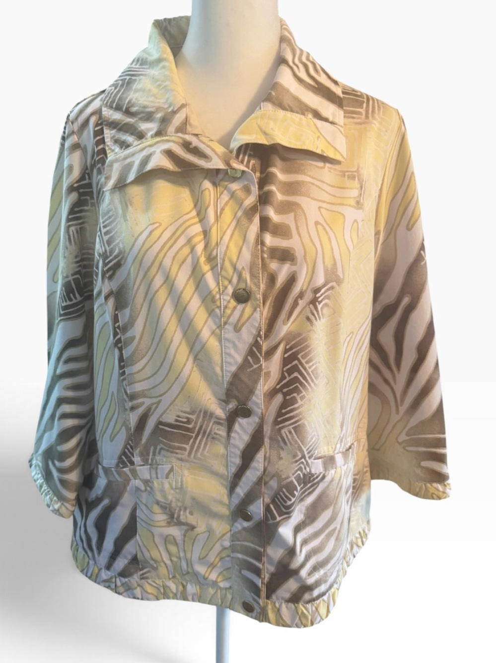 Women’s Zenergy by Chicos snap front jacket in yellow & brown Size 2 is a Large
